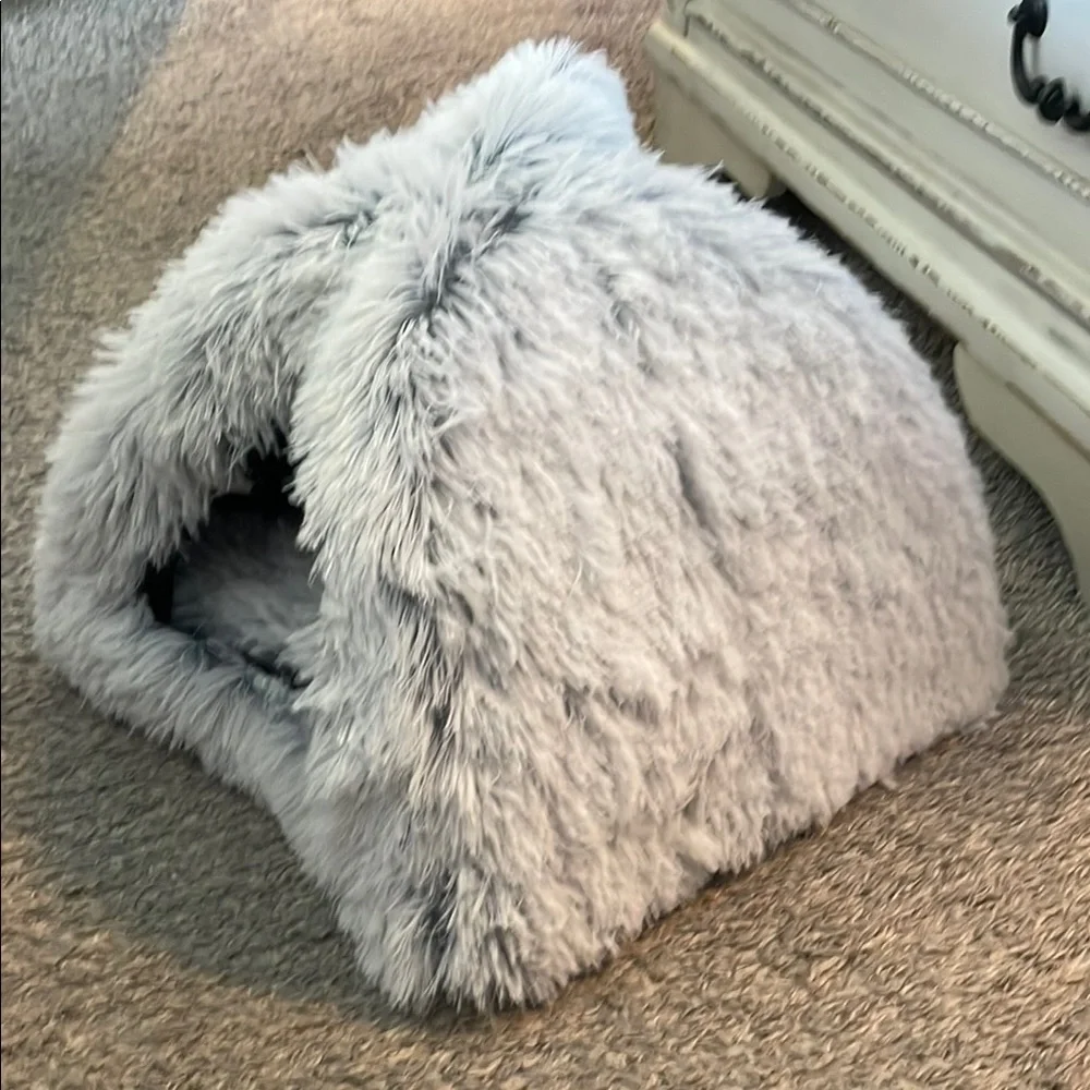 Cozy Gray Furry Pet Bed